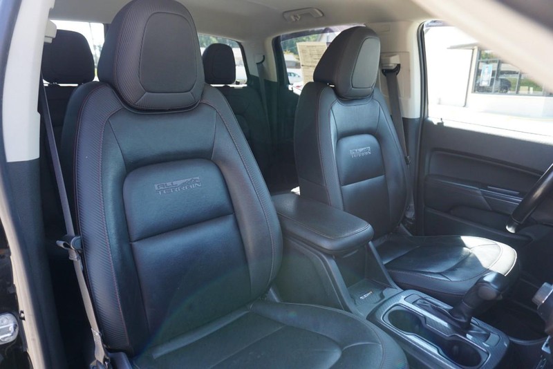 GMC Canyon Vehicle Full-screen Gallery Image 35