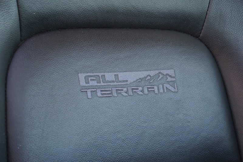 GMC Canyon Vehicle Full-screen Gallery Image 36
