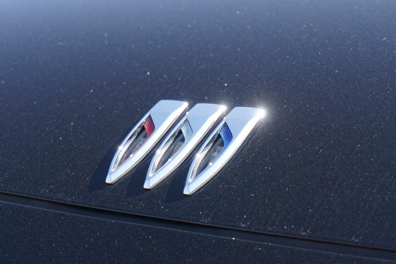 Buick Envision Vehicle Full-screen Gallery Image 11