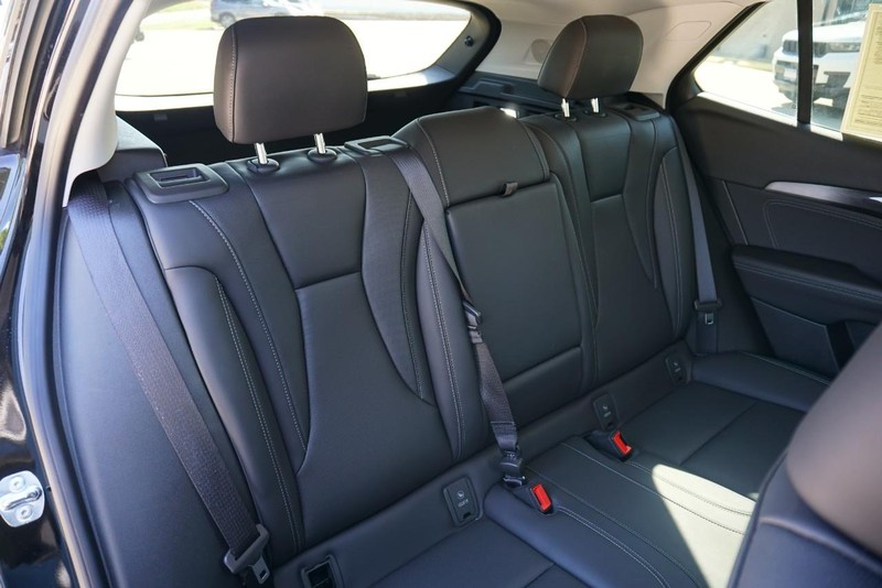 Buick Envision Vehicle Full-screen Gallery Image 28
