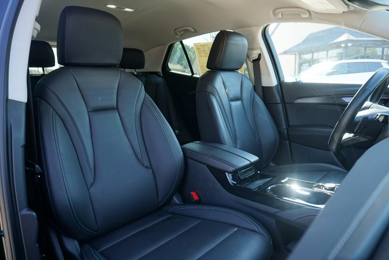 Buick Envision Vehicle Full-screen Gallery Image 30