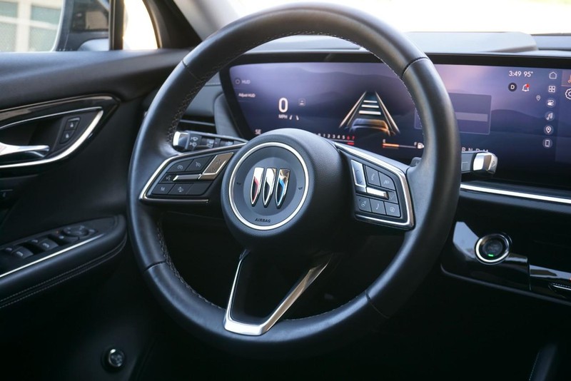 Buick Envision Vehicle Full-screen Gallery Image 32