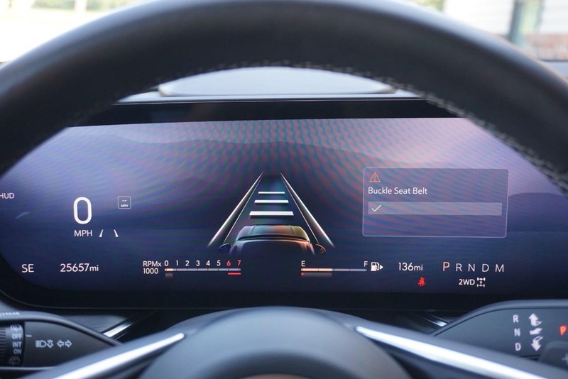Buick Envision Vehicle Full-screen Gallery Image 39