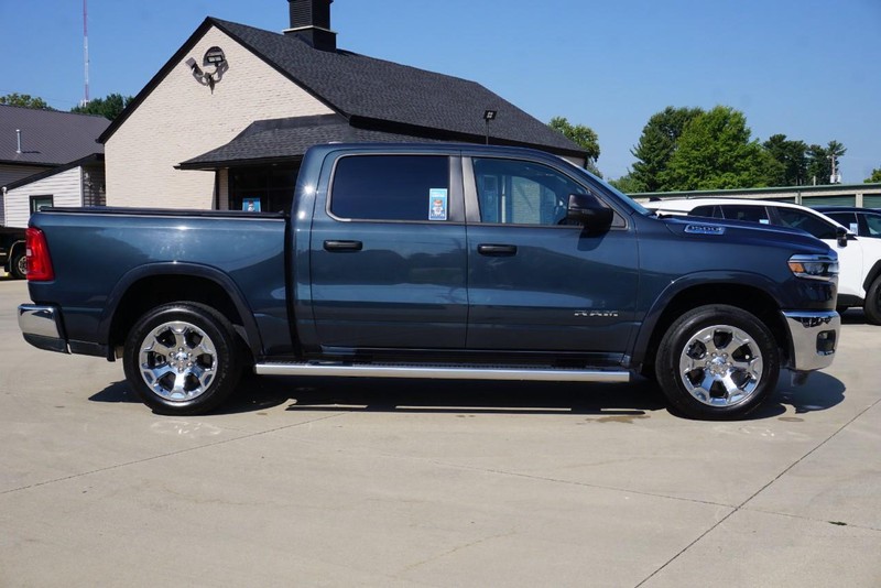 Ram 1500 Vehicle Full-screen Gallery Image 02