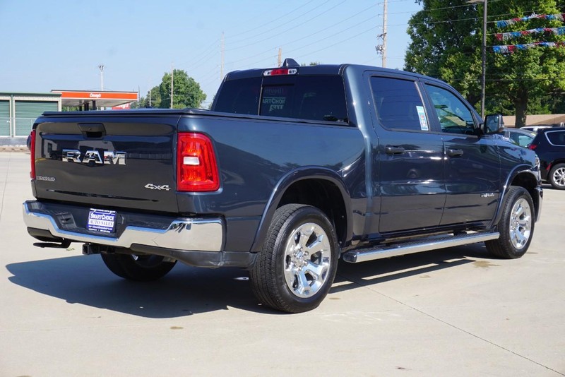 Ram 1500 Vehicle Full-screen Gallery Image 03