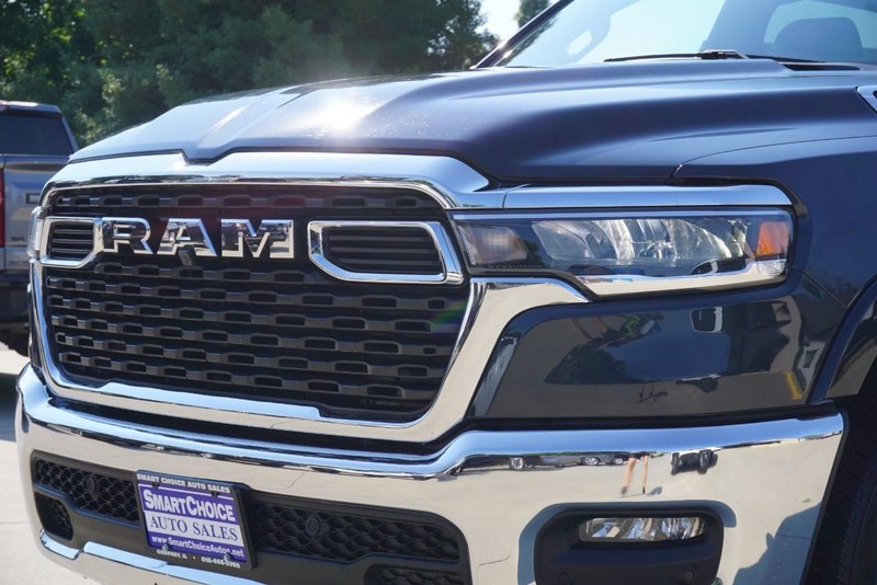 Ram 1500 Vehicle Full-screen Gallery Image 11