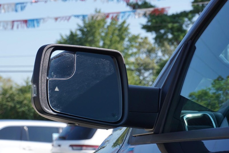 Ram 1500 Vehicle Full-screen Gallery Image 18