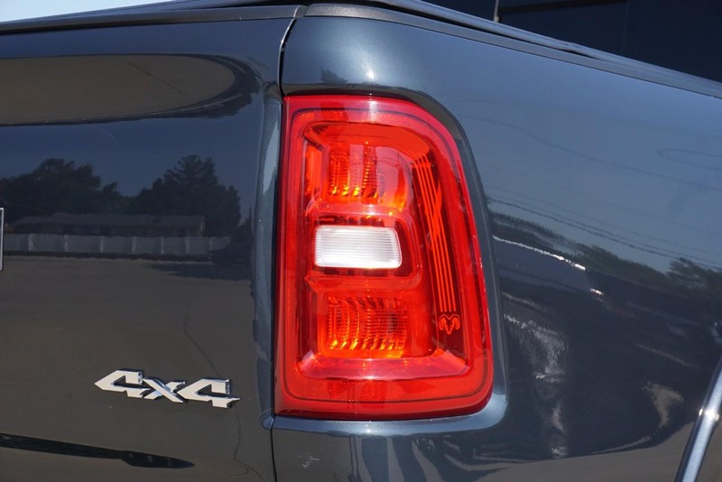 Ram 1500 Vehicle Full-screen Gallery Image 21
