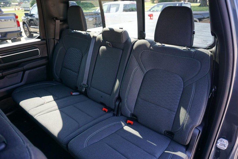 Ram 1500 Vehicle Full-screen Gallery Image 31