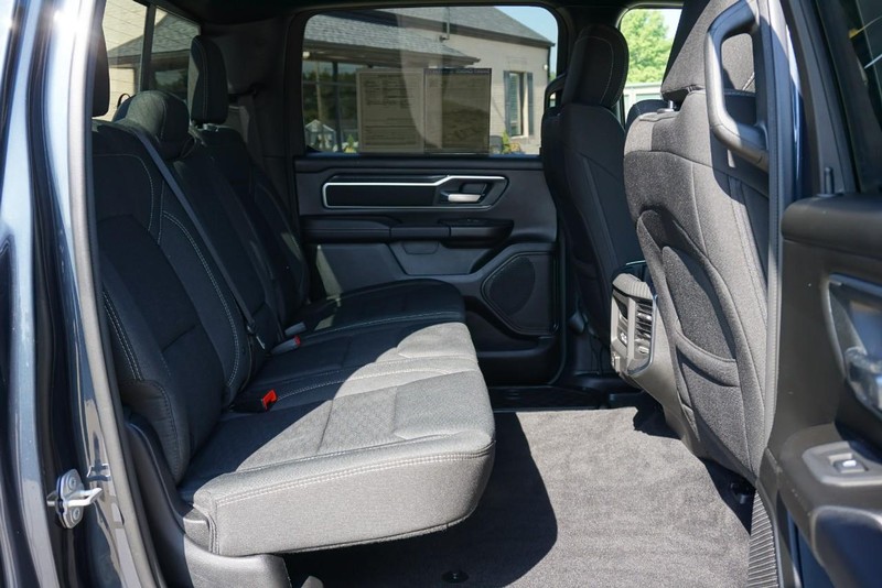 Ram 1500 Vehicle Full-screen Gallery Image 32