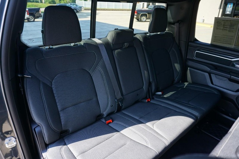 Ram 1500 Vehicle Full-screen Gallery Image 33