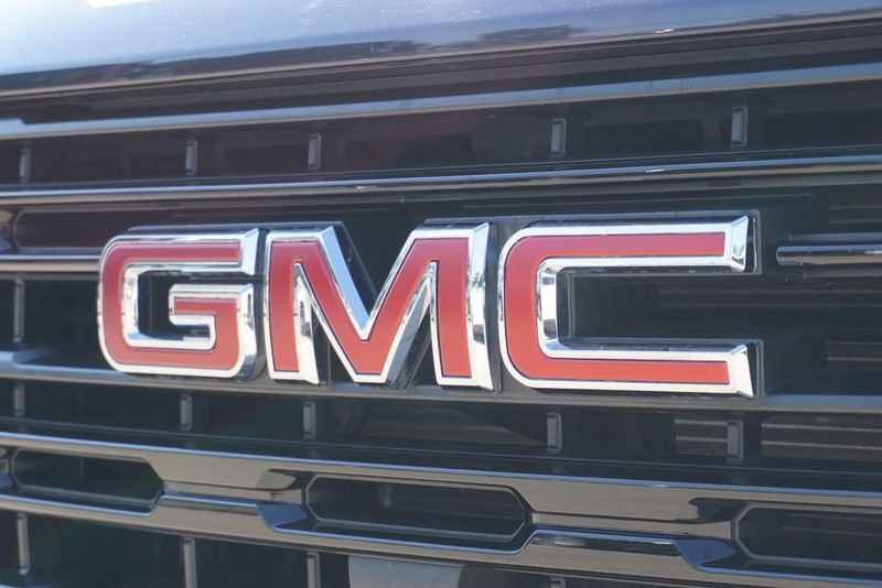 GMC Sierra 1500 Vehicle Full-screen Gallery Image 11