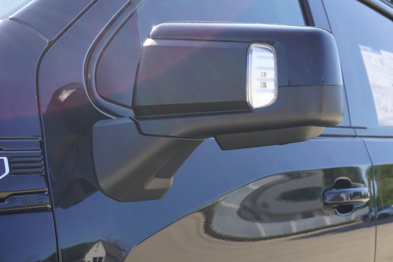GMC Sierra 1500 Vehicle Full-screen Gallery Image 13