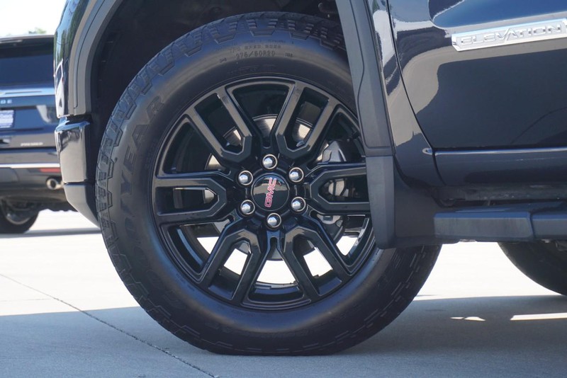GMC Sierra 1500 Vehicle Full-screen Gallery Image 16