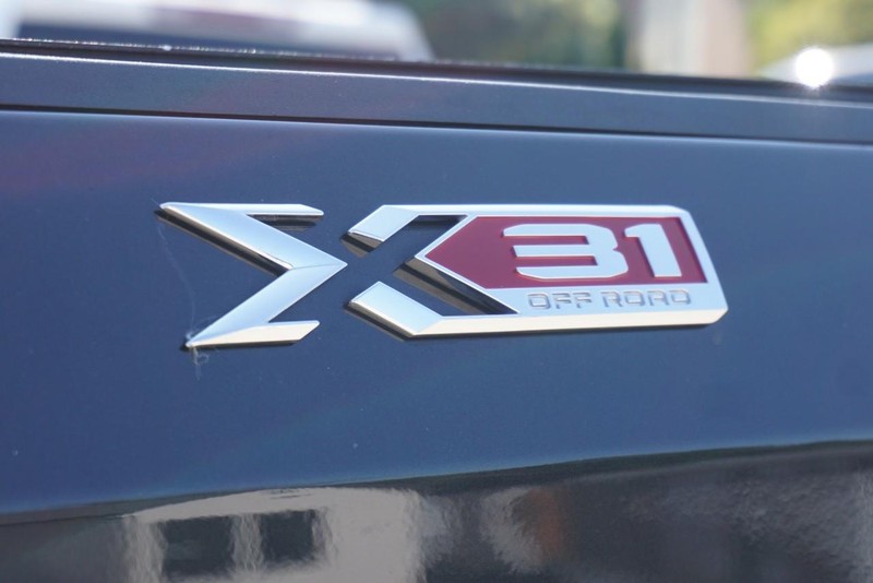 GMC Sierra 1500 Vehicle Full-screen Gallery Image 19