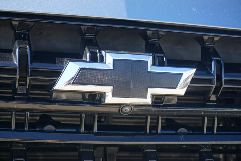 Chevrolet Suburban Vehicle Full-screen Gallery Image 12