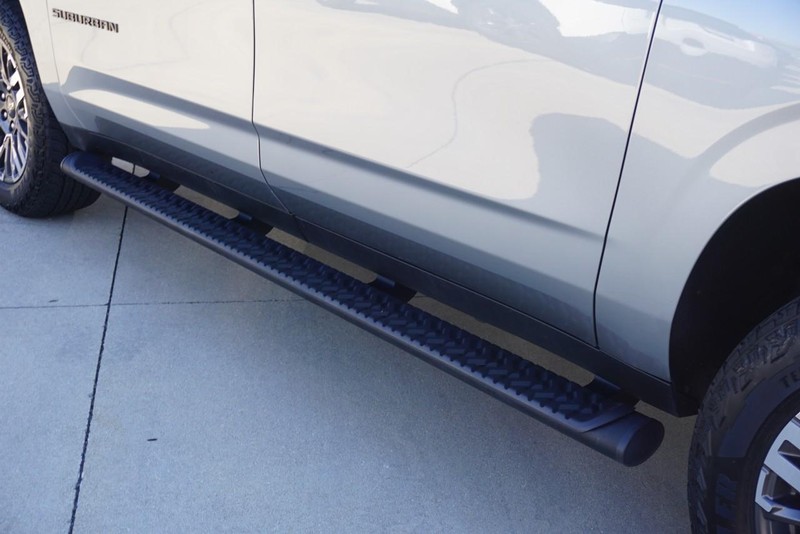 Chevrolet Suburban Vehicle Full-screen Gallery Image 18