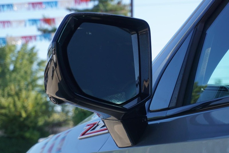 Chevrolet Suburban Vehicle Full-screen Gallery Image 19
