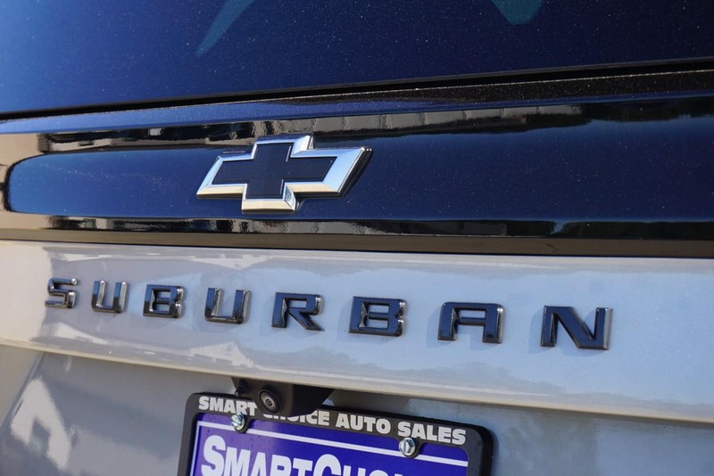Chevrolet Suburban Vehicle Full-screen Gallery Image 22