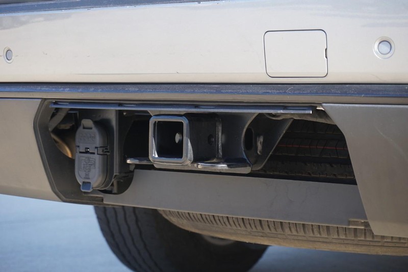 Chevrolet Suburban Vehicle Full-screen Gallery Image 23