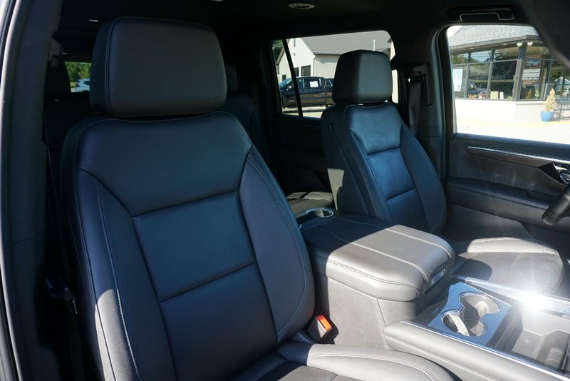 Chevrolet Suburban Vehicle Full-screen Gallery Image 38