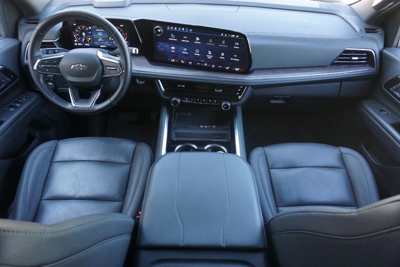 Chevrolet Suburban Vehicle Full-screen Gallery Image 39