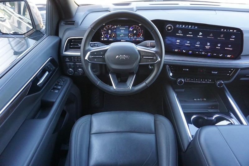 Chevrolet Suburban Vehicle Full-screen Gallery Image 43