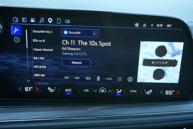 Chevrolet Suburban Vehicle Full-screen Gallery Image 53