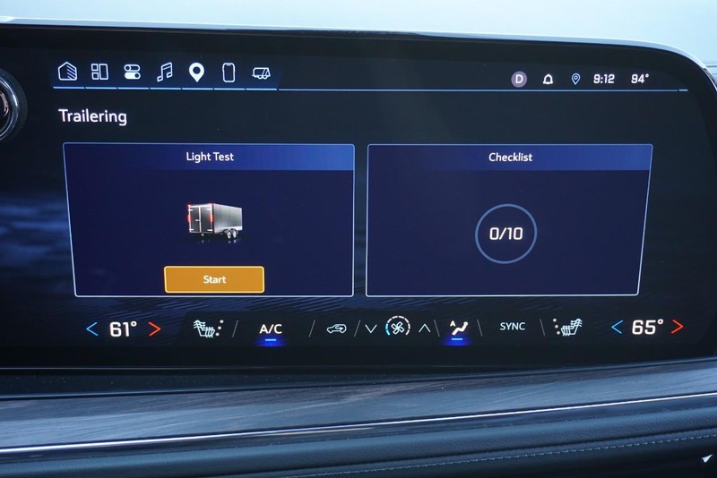 Chevrolet Suburban Vehicle Full-screen Gallery Image 56