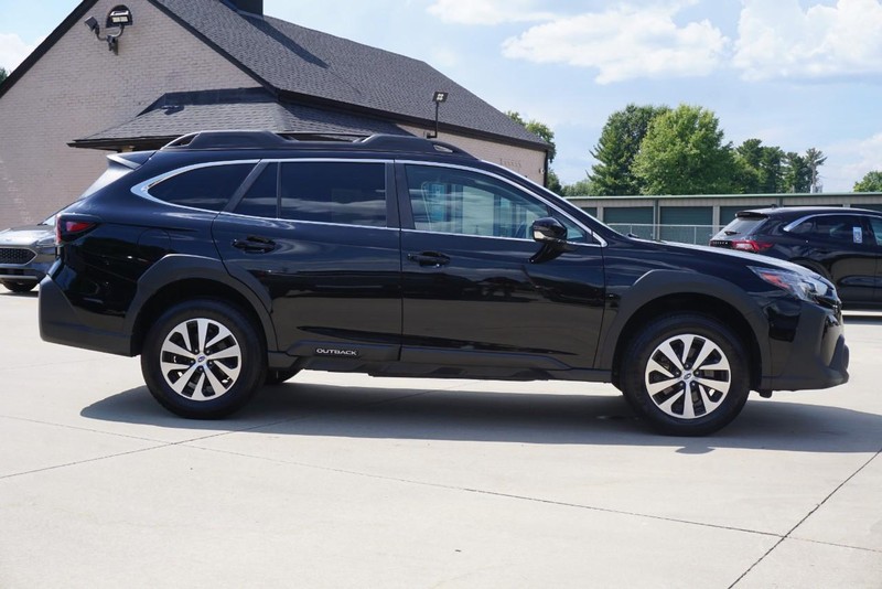 Subaru Outback Vehicle Full-screen Gallery Image 02