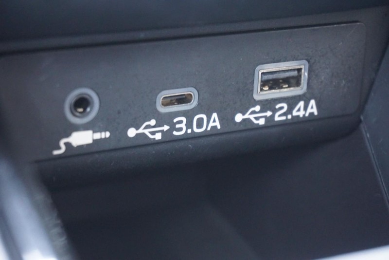 Subaru Outback Vehicle Full-screen Gallery Image 41