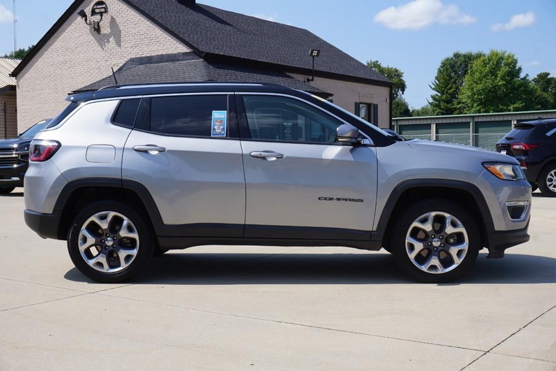 Jeep Compass Vehicle Full-screen Gallery Image 02