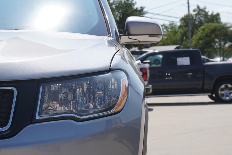 Jeep Compass Vehicle Full-screen Gallery Image 10