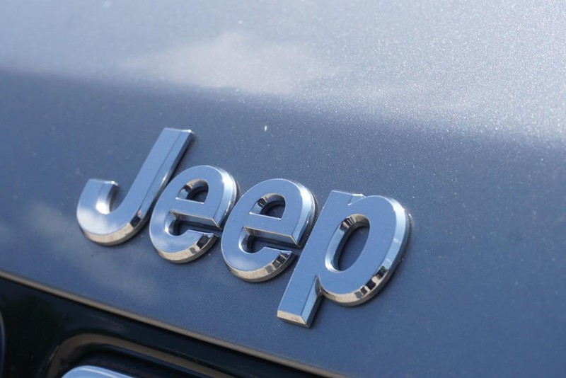 Jeep Compass Vehicle Full-screen Gallery Image 11