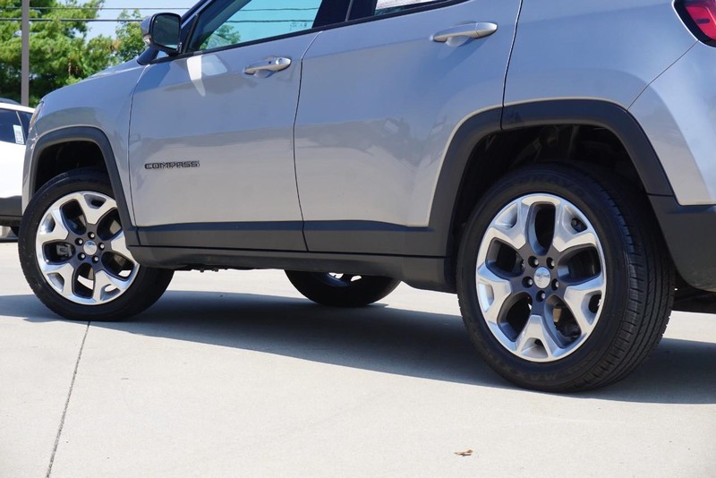 Jeep Compass Vehicle Full-screen Gallery Image 13