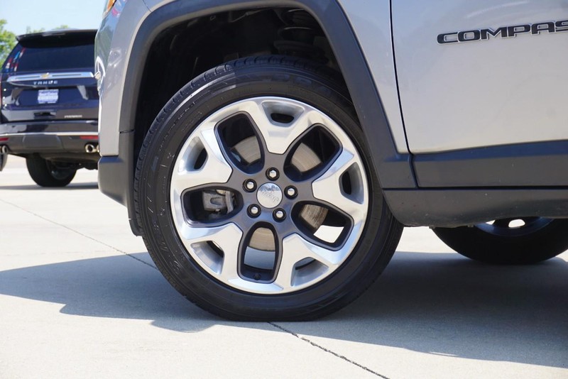 Jeep Compass Vehicle Full-screen Gallery Image 14