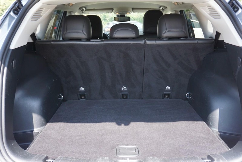Jeep Compass Vehicle Full-screen Gallery Image 20