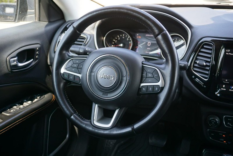 Jeep Compass Vehicle Full-screen Gallery Image 22