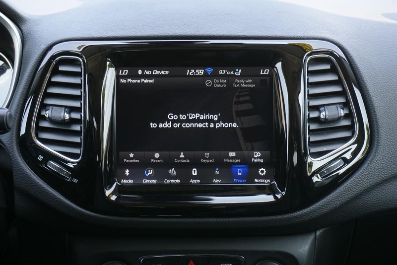 Jeep Compass Vehicle Full-screen Gallery Image 23