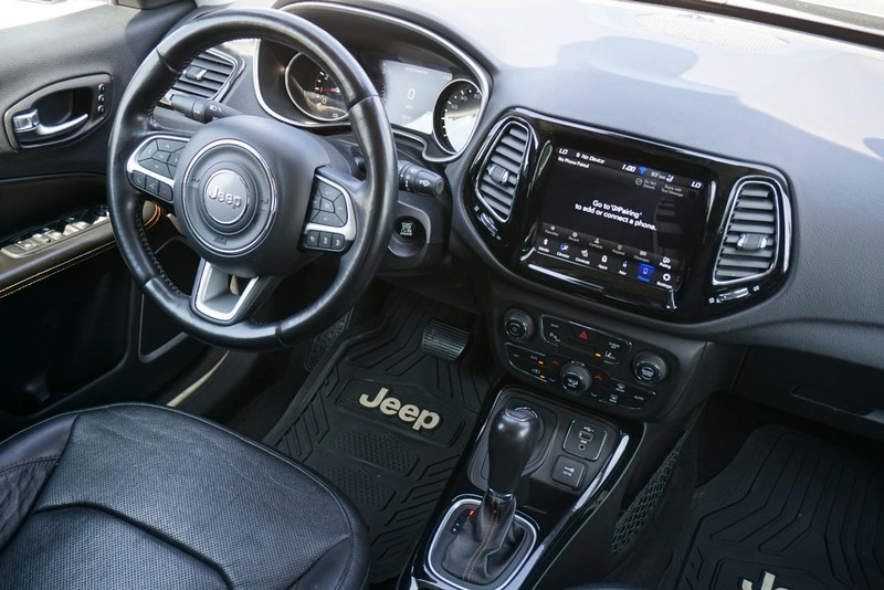 Jeep Compass Vehicle Full-screen Gallery Image 24