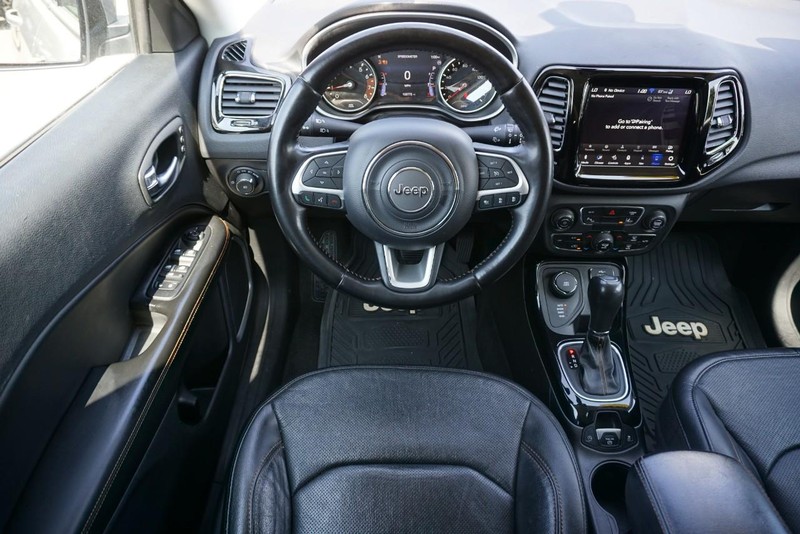 Jeep Compass Vehicle Full-screen Gallery Image 25