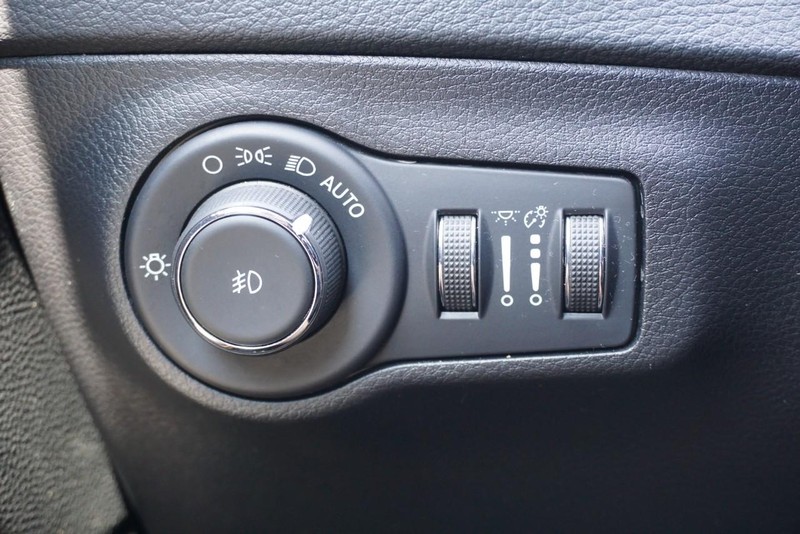Jeep Compass Vehicle Full-screen Gallery Image 26