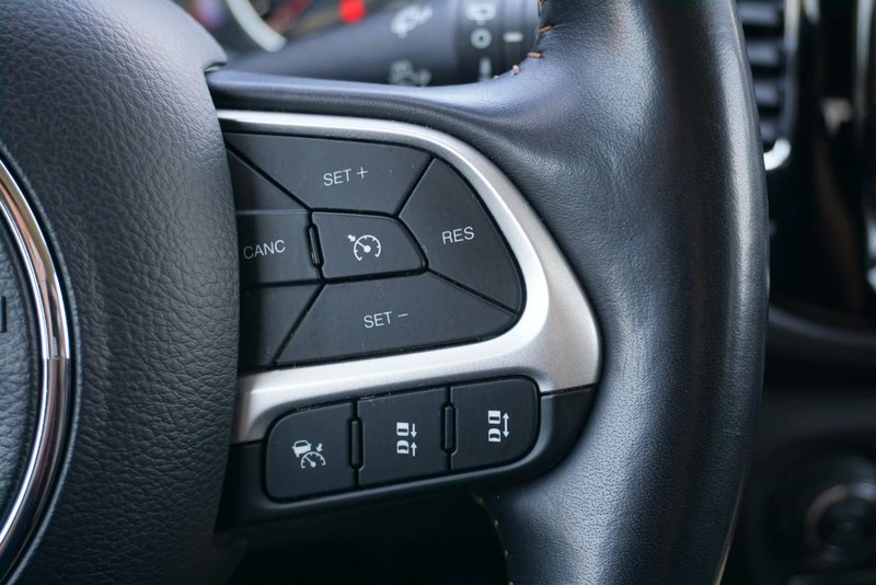 Jeep Compass Vehicle Full-screen Gallery Image 28