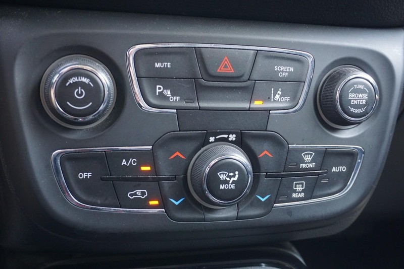 Jeep Compass Vehicle Full-screen Gallery Image 32
