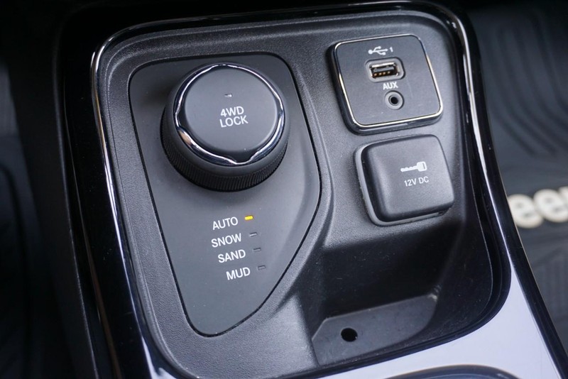 Jeep Compass Vehicle Full-screen Gallery Image 33