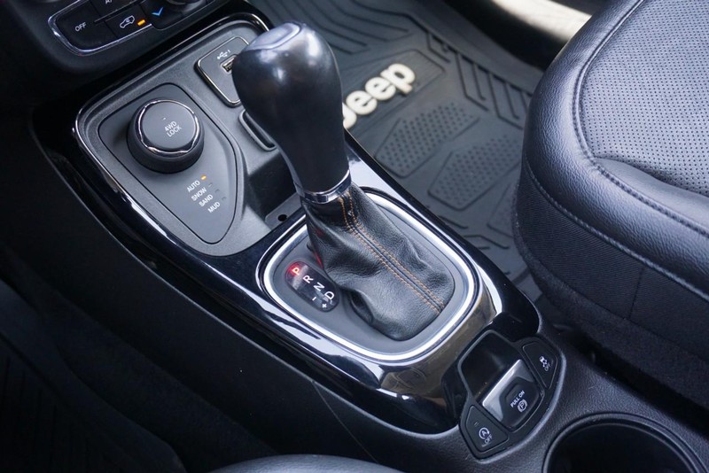 Jeep Compass Vehicle Full-screen Gallery Image 34