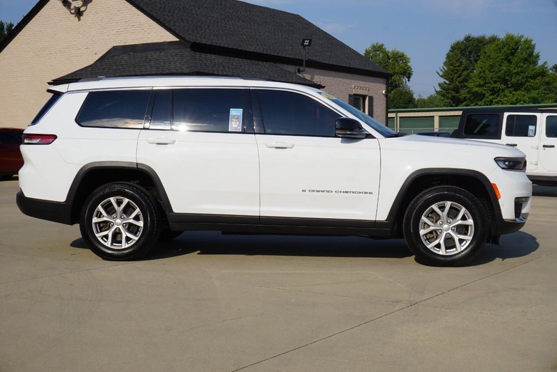 Jeep Grand Cherokee L Vehicle Full-screen Gallery Image 02