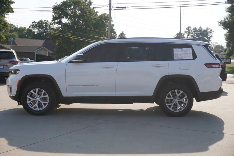Jeep Grand Cherokee L Vehicle Full-screen Gallery Image 06