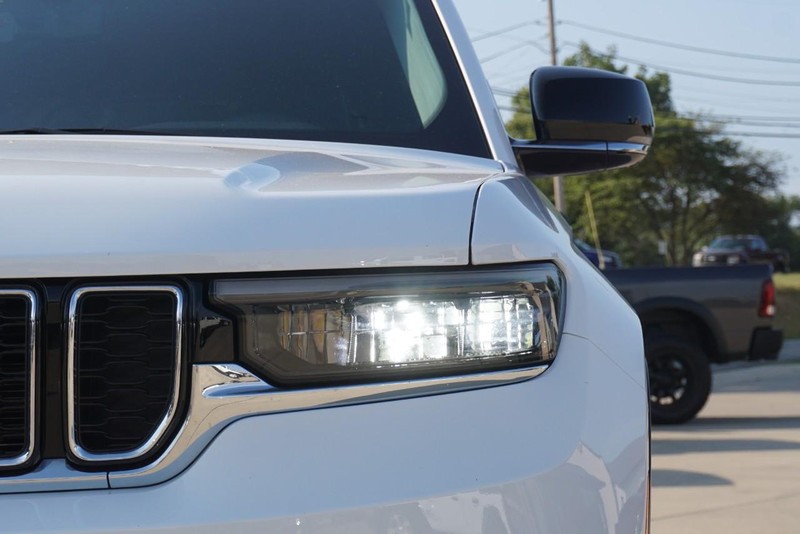 Jeep Grand Cherokee L Vehicle Full-screen Gallery Image 10