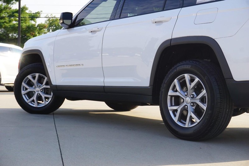Jeep Grand Cherokee L Vehicle Full-screen Gallery Image 14